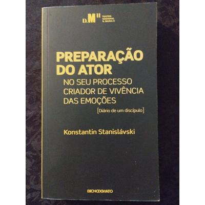 Capa preta de livro com texto amarelo sobre preparação do ator