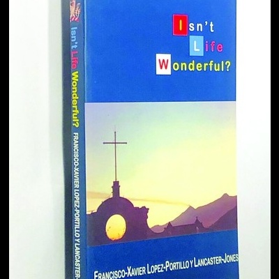 Capa de livro azul com título Isn’t Life Wonderful? e imagem de cruz em paisagem ao pôr do sol