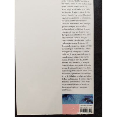 Livro com texto em português e imagem de olhos azuis na capa traseira