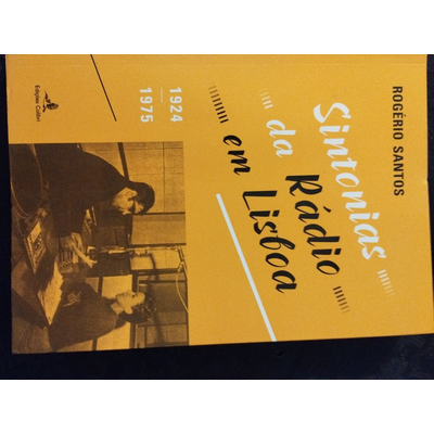 Capa de livro amarelo com título e fotografia a preto e branco de duas pessoas numa estação de rádio
