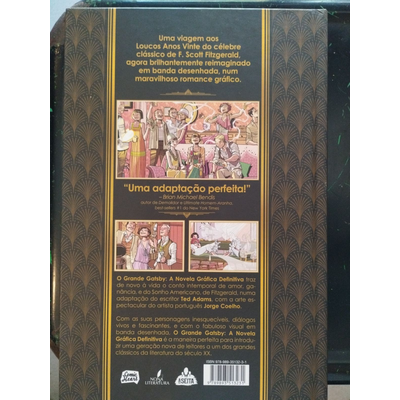 Contracapa de banda desenhada de O Grande Gatsby com texto descritivo e imagens ilustrativas.