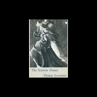 Imagem monocromática com duas mulheres dançando e texto The Sorrow Dance Denise Levertov