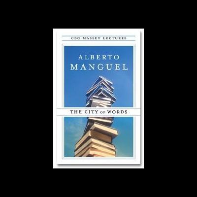 Capa de livro com pilha de livros e texto ALBERTO MANGUEL THE CITY OF WORDS.