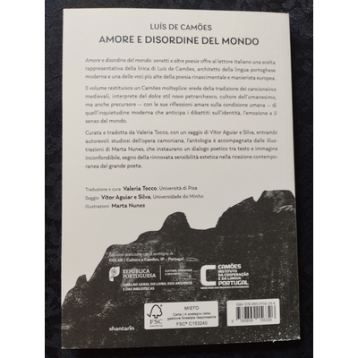Contracapa de livro com texto explicativo em italiano, selo FSC e código de barras