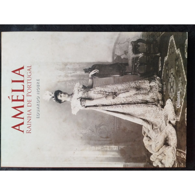 Capa de livro com mulher vestida em vestido rendado antigo e texto AMÉLIA RAINHA DE PORTUGAL