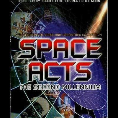Capa de livro sobre exploração espacial com título em letras grandes e fundo com imagens do espaço.