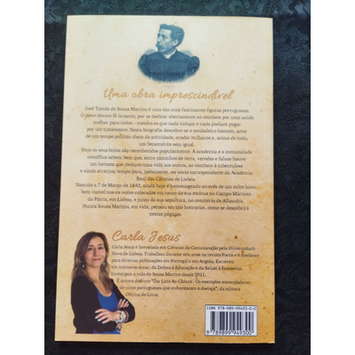 Capa traseira de livro amarelo claro com texto e foto de mulher com cabelo castanho e blusa preta, código de barras no canto inferior direito.