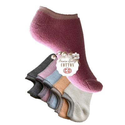 Conjunto de meias felpudas coloridas com etiqueta de algodão