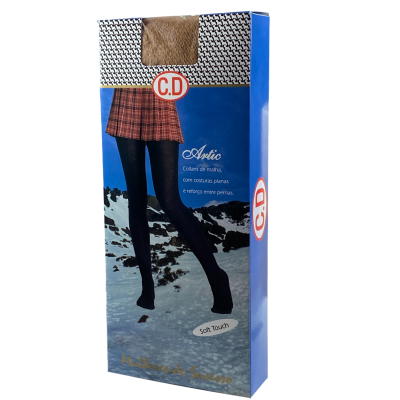 Embalagem azul e branca de meias pretas C.D com modelo e texto