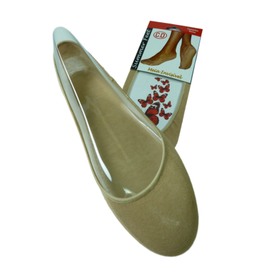 meias invisíveis bege embalagem com texto e imagem de pés e borboletas