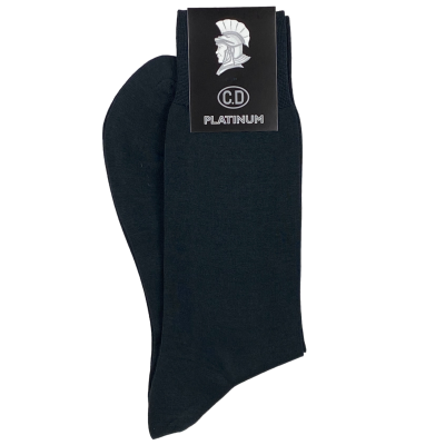 Par de meias pretas com etiqueta preta C.D PLATINUM