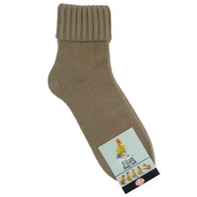 Meia castanha canelada com etiqueta da marca Ellan e ilustração de patos