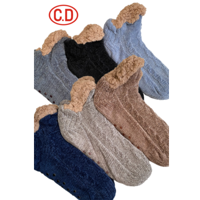 Seis pares de meias de lã com forro felpudo em cores variadas e logo C.D.