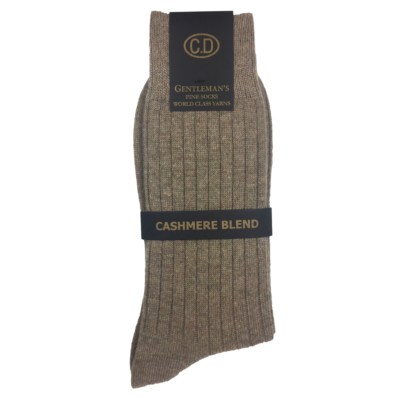 Meias de malha bege com embalagem preta e texto dourado e branco