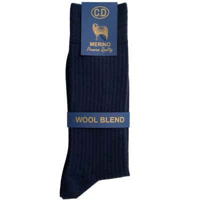 Meia comprida azul escuro canelada com etiquetas azuis e douradas