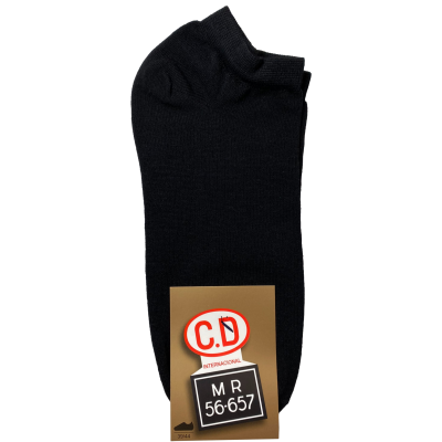 Par de meias pretas com etiquetas C.D INTERNACIONAL e M R 56-657.
