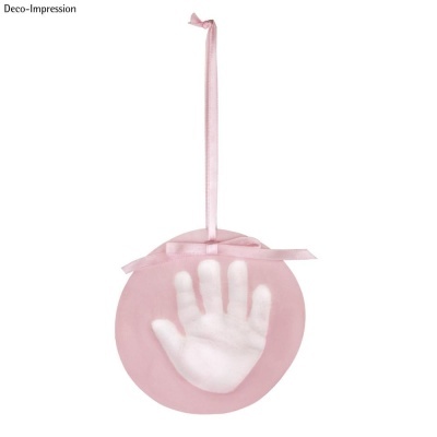 Base redonda rosa com impressão de mão branca e fita para pendurar