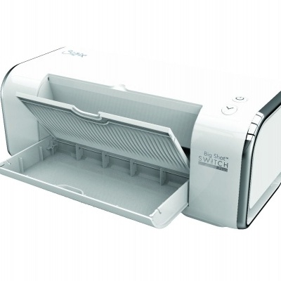 máquina de corte e vinco eletrónica branca Big Shot SWITCH com tampa aberta