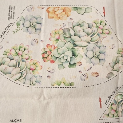 Padrão de tecido com desenhos de suculentas e indicações de corte para costura