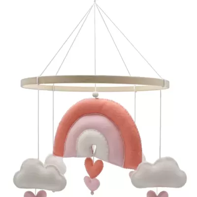 Móvel de bebé com arco-íris, nuvens e corações em tecido