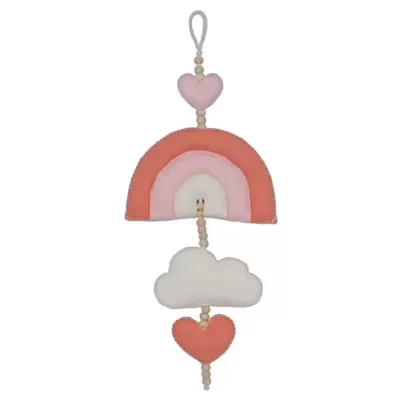 Decoração pendente com arco-íris, nuvem e corações em tons de rosa e branco