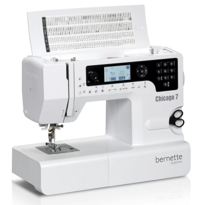 Máquina de costura branca bernette sublime Chicago 7 com visor digital e teclado numérico