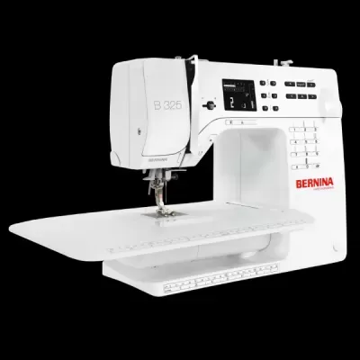Máquina de costura branca BERNINA B 325 com painel digital e mesa de trabalho