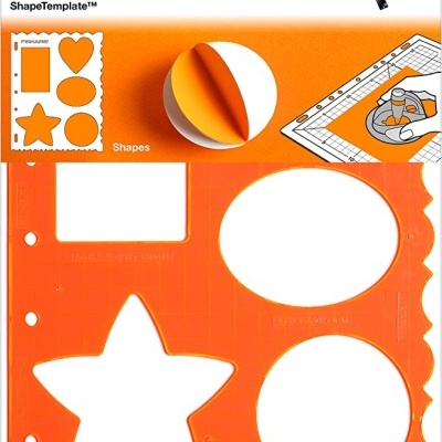 Molde de plástico laranja com formas para desenho da Fiskars