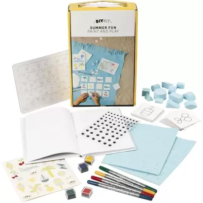 Conjunto de atividades DIYKIT Summer Fun Paint and Play com puzzle, folhas e marcadores em fundo branco