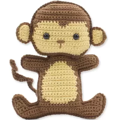 Boneco macaco amigurumi castanho e bege de crochê com olhos negros