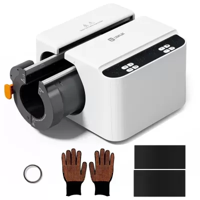 Máquina branca para sublimação com acessório preto e luvas pretas com pontos laranja