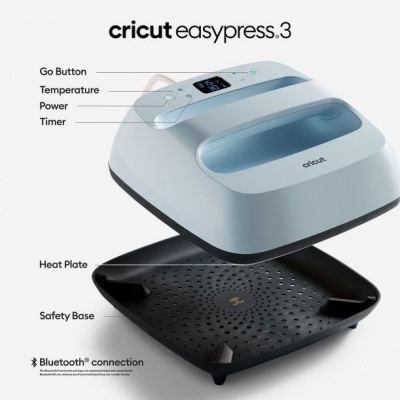 Prensa térmica Cricut Easypress 3 branca e preta com base preta perfurada e visor digital
