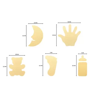 Cinco emblemas em forma de madeira de cor bege com diferentes formas e medidas indicadas.