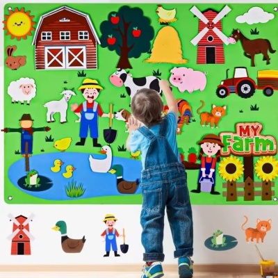 Painel educativo infantil com figuras de quinta coloridas e texto 'MY Farm'