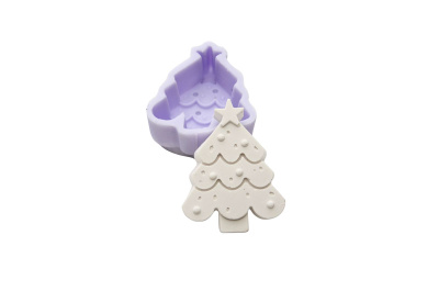Molde de silicone lilás e figura decorativa de árvore de natal branca
