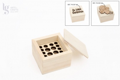 Caixa de madeira quadrada clara com tampa removível e interior perfurado