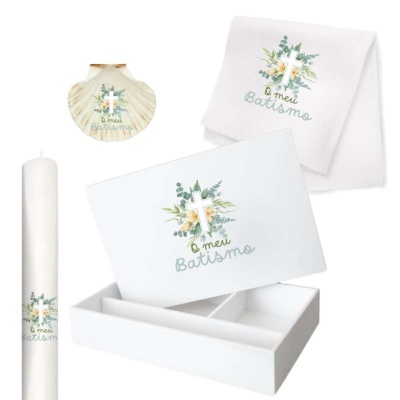 Conjunto de batismo com vela, concha, toalha e caixa branca decorados com cruz e texto o meu Batismo.