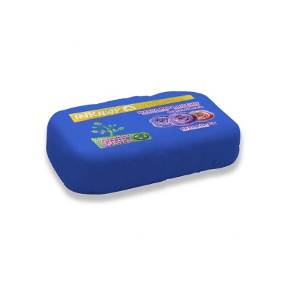 Esponja de lavar louça azul com etiquetas coloridas e texto