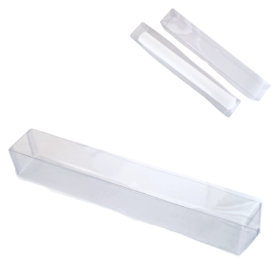 Caixa plástica transparente e tubos brancos embalados em plástico