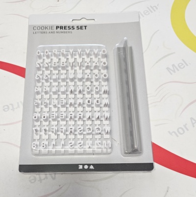 Conjunto de carimbos para bolachas com letras e números em embalagem