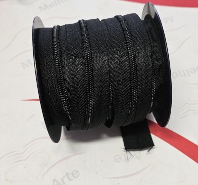 Rolo de fita preta com zíper em carretel