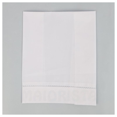 Toalha branca com faixa bordada