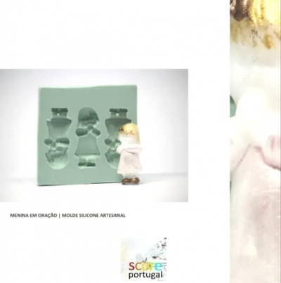 Molde de silicone artesanal com figura de menina em oração e texto explicativo