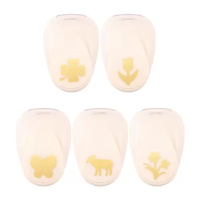 Furadores de papel bege com formas douradas decorativas