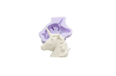 Molde silicone roxo e figura gesso branca em forma de unicórnio