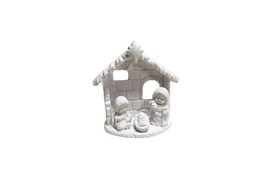 Presépio decorativo branco com figuras religiosas e casa de cerâmica