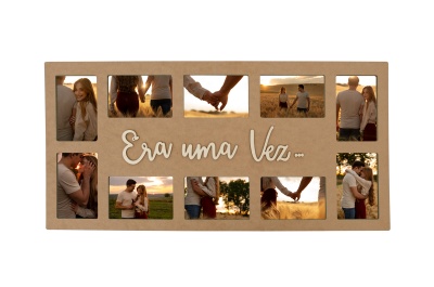 Moldura de madeira clara com fotografias de casal e texto Era uma Vez