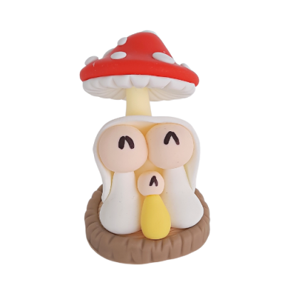 Figura decorativa de cogumelo vermelho e branco com pequenos cogumelos na base