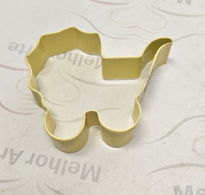 Forma de cortar biscoitos em metal amarelo em forma de carrinho de bebé