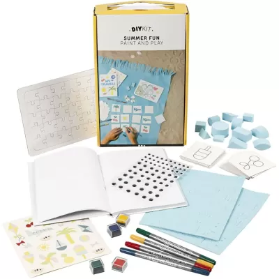 Conjunto de atividades DIYKIT Summer Fun Paint and Play com puzzle, folhas e marcadores em fundo branco